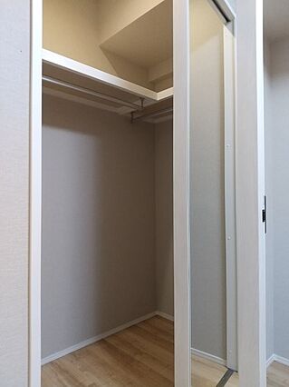 奥行のある収納...