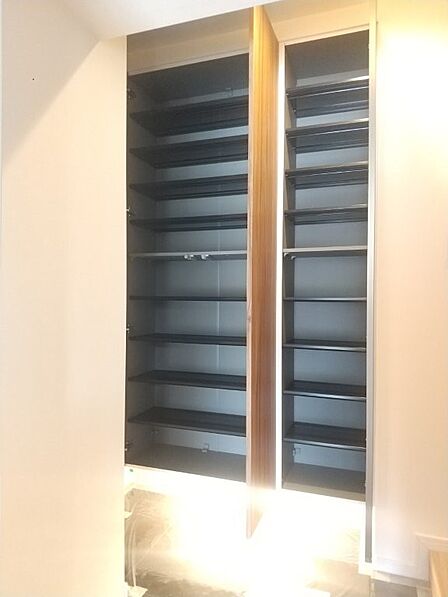 シューズボックスも大容量ですっきりと収納できます。