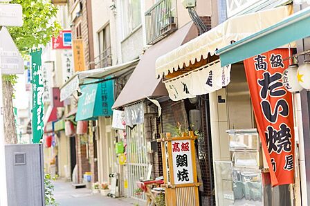 甘酒横丁 老舗の名店から新進気鋭のお店が軒を連ねる長く愛される横丁