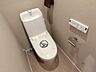 トイレ：清潔で快適な温水洗浄機能付トイレです。シンプルで使い勝手がよく、お掃除も楽チンです。 