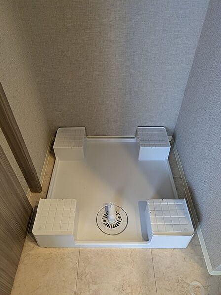 うれしい室内洗濯機置場です！室内洗濯機置場と浴室乾燥機で洗濯するたびに外に出る必要なし！ 