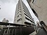 外観：重厚感のある外観が印象的。街並みに調和する洗練されたデザインです。 