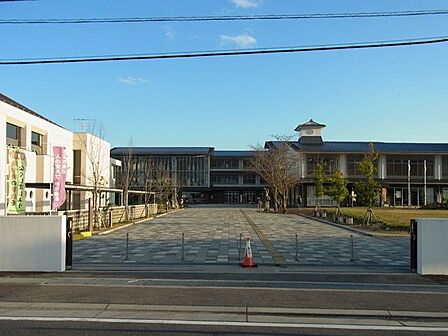 『金田小学校』2016年4月18日現在949人在校(HP参照) 1700m