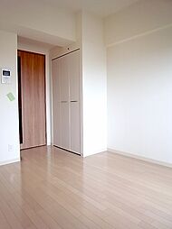 阪急神戸本線 西宮北口駅 徒歩9分の賃貸マンション 4階1Kのリビング/ダイニング