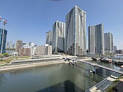 北西向きバルコニーからの眺望　運河を望む閑静なロケーションです。