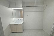 本画像は現状の写真を元に、一部CGで家具等を消した画像です。
