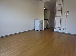 アートンヒュース 301 3階ワンルームのリビング/ダイニング