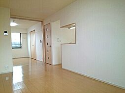 サニーフラット　伊丹 303 3階1LDKのリビング/ダイニング