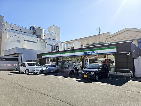 ファミリーマー...