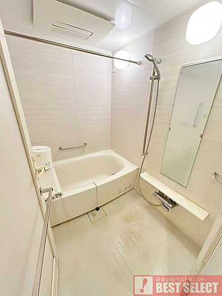 1日の疲れを癒してくれるバスルーム。お気に入りの入浴剤で特別な時間に。