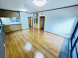 緑区梅里貸家 101 1階4LDKのリビング/ダイニング