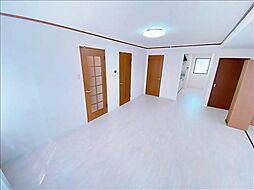 トゥインクルツイン桃山（北棟ＡＢ号室） 3階3LDKのリビング/ダイニング