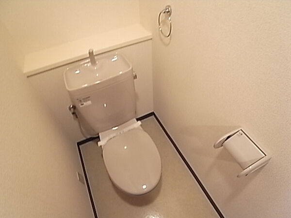 画像3:清潔感のあるトイレです。