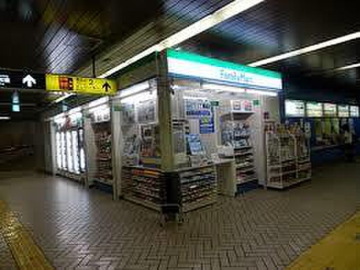 画像15:ファミリーマート Uライン湊川公園駅売店（501m）