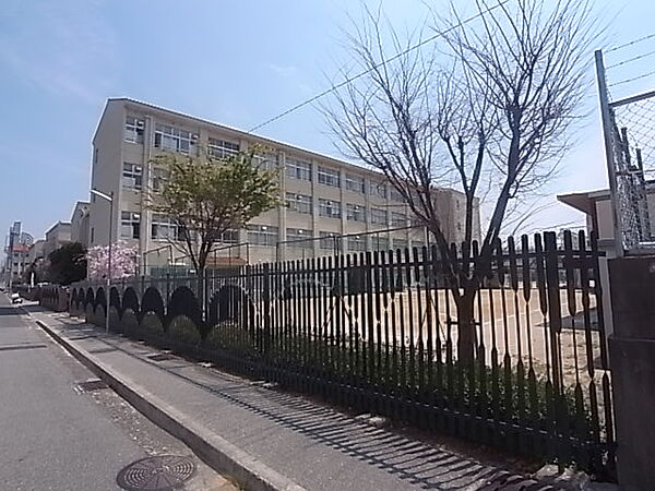 画像21:神戸市立本庄中学校（879m）