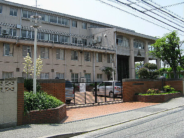 画像23:兵庫県立芦屋高等学校（334m）