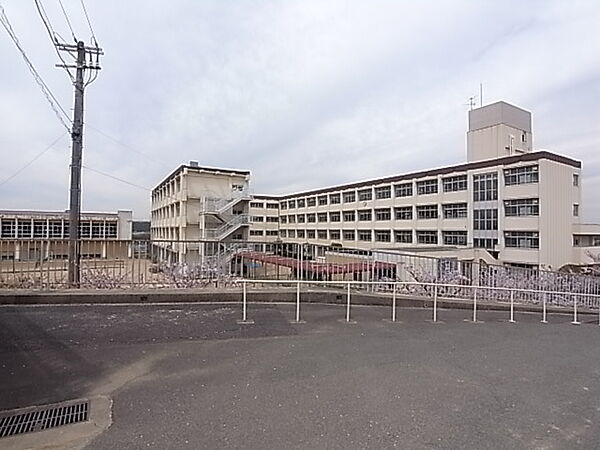 画像23:神戸市立桃山台中学校（987m）