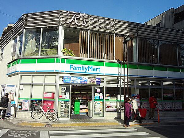 画像22:【コンビニエンスストア】ファミリーマート西小山駅広場前店まで61ｍ