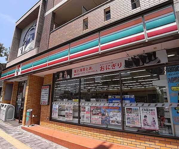画像13:セブンイレブン京都千本北大路店まで158m 千本北大路の交差点。バス停も目の前でご利用しやすい立地です。