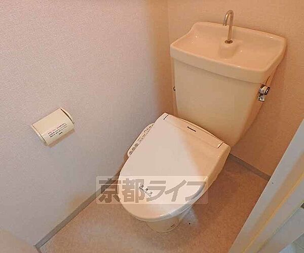 トイレ：洗浄機能付きトイレです。