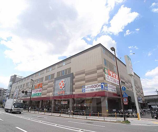 画像20:ライフ二条駅前店まで690m 広々とした店内で商品も充実しております。クリーニング店も入ってますよ。