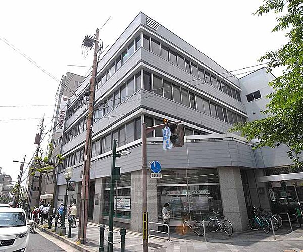 画像25:京都銀行 西陣支店まで169m 千本今出川交差点に面し、生活至便な場所です。