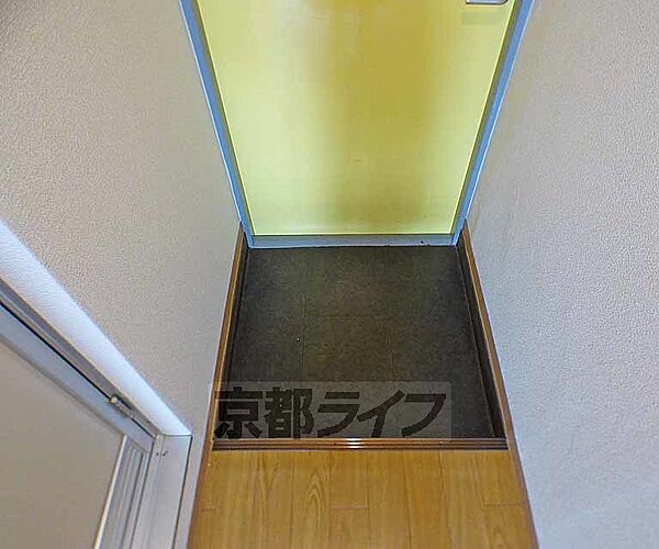 画像23:黄色のドアがお洒落な玄関です。