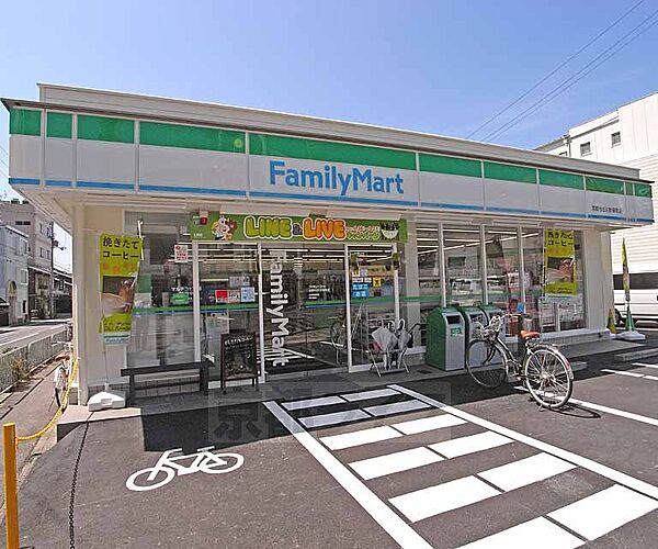 画像27:ファミリーマート京都今出川針屋町店まで320m 敷地内ガレージ付でお車でのご利用も楽々。