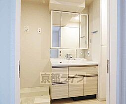 独立洗面台で、朝の準備もはかどります。