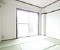 リビング/ダイニング：別方向からみた和室です。