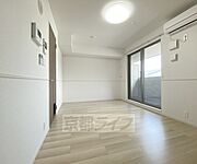 ワンちゃん・ネコちゃんと一緒に住めるお部屋です。オートロックにセコムホームセキュリティー付きです。