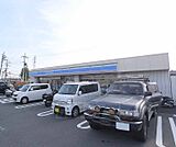 ローソン 伏見新堀川まで222m 新堀川沿いのコンビニです。