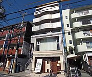 近所が商店街のがっちりマンション。
