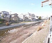 川沿いです・