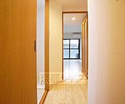 玄関から見た室内の様子です。
