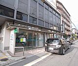 京都中央信用金庫 藤森支店まで358m 医療センターからすぐの立地です。最寄り駅は京阪藤森駅です。