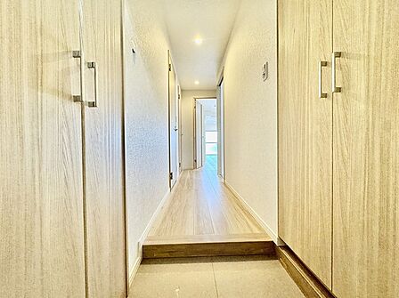 玄関を開けたらシューズボックス、使いやすい配置です。 
