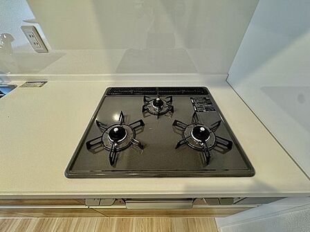 3口のガスコンロで、お料理はよりスピーディーに。 