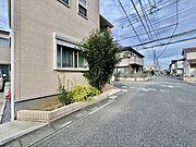 小さなお庭はメンテナンスが楽でちょうど良いかも知れませんね。 