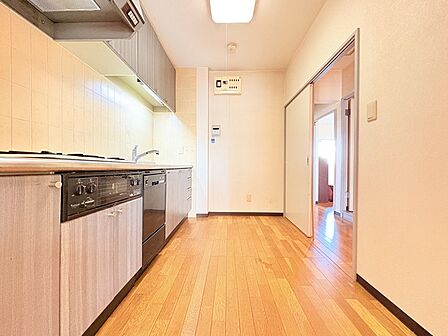 キッチン収納でキッチン回りはいつもきれい。ワンランク上の快適さを。