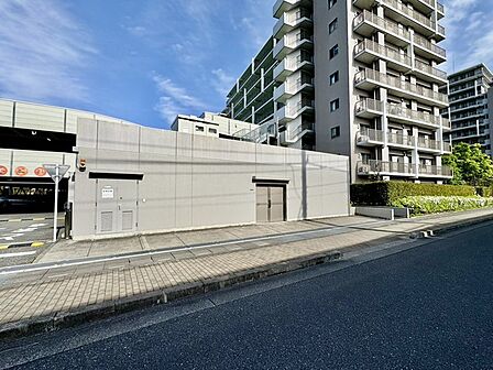マンション敷地内のゴミ置き場