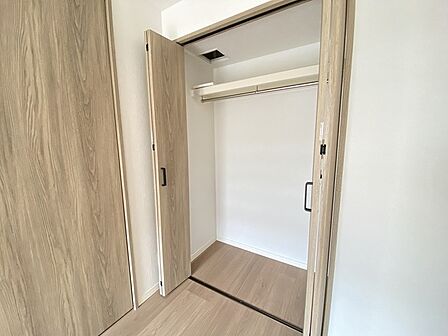 各居室には収納がついています。