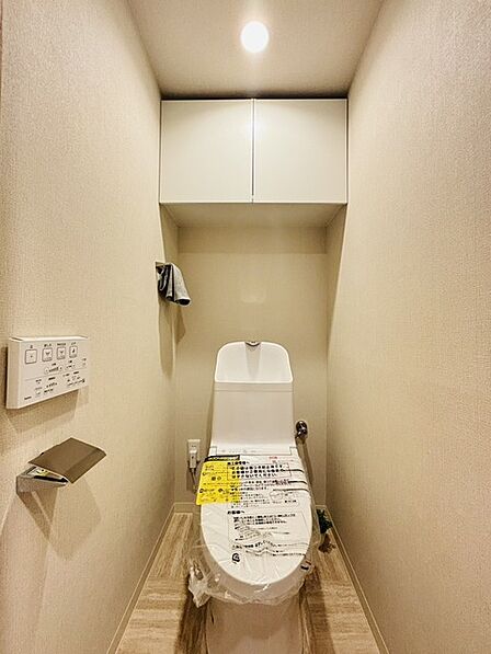新しくお住まいになる方のことを考えて、トイレも新品に交換しました。 