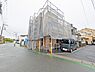 外観：駐車が苦手な方にも嬉しい、前面6ｍ道路に面した住まい。 