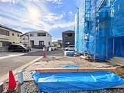 並列2台駐車可能な、ゆとりのカースペースがここに。 