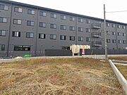 幹線道路から1本入った現地は、想像以上に静かに感じられます。 