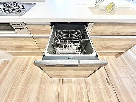 後片付けもラクラク、食器洗乾燥機付き。 