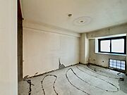 リノベーション工事中。この部屋だれの部屋にしようかな、なんて会話を現地で楽しんでください。 
