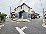 外観：住民の方が主に利用する交通量少なめの道路に面してます。 