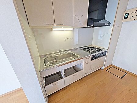 キッチンは新品に交換予定。性能が上がれば、いつものお料理も楽しくなりますね。